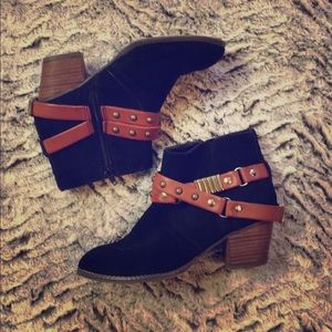 Size 6 Dolce Vita Black Ankle Booties